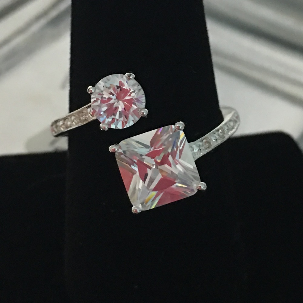 Fashion Ring w/ option to decrease or increase